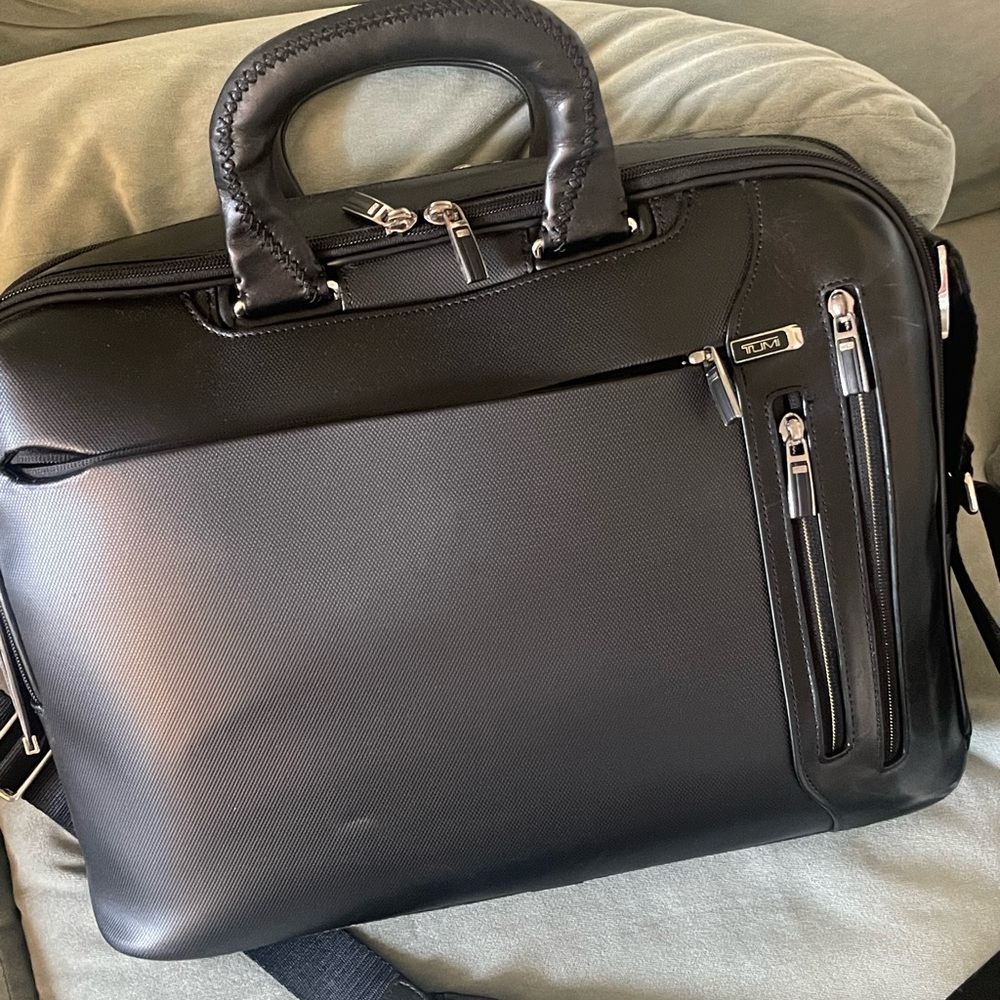 Tumi Black arrive narita leather briefcase
